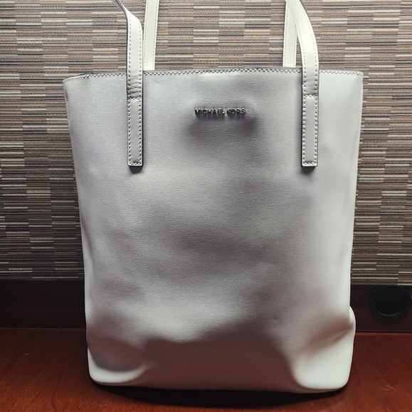 Michael Kors Handbags - Michael Kors Emry Leather Tote